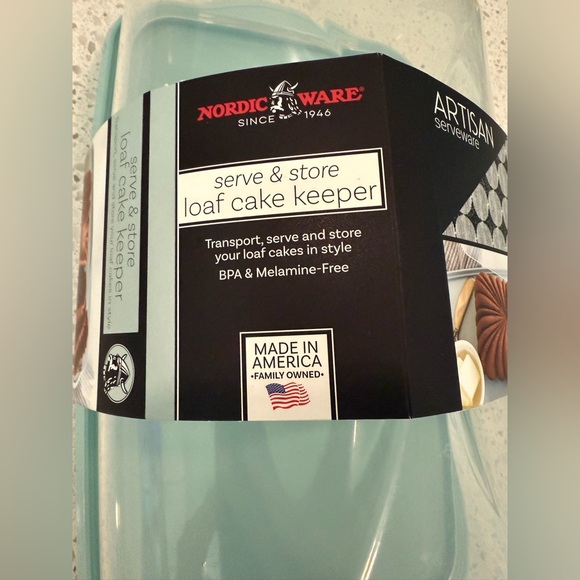 Nordic Ware Artisan Serve and Store Loaf Cake Keeper in Aqua, New - Picture 2 of 4